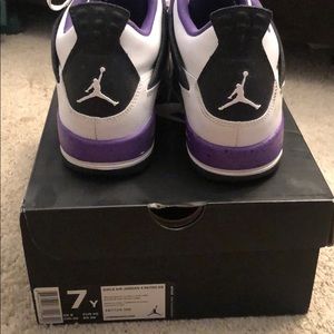 Girls Air Jordan 4 Retro GS size 7Y